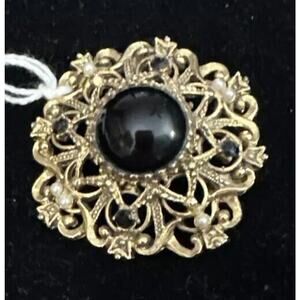 Vintage Gold Tone Faux Amethyst Rhinestones And Pearls‎ Filigree Brooch Pin